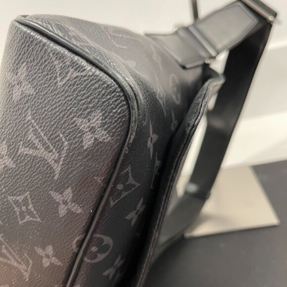 Louis Vuitton District PM Damier Graphite Messenger Bag (144716) - Picture 5 of 16